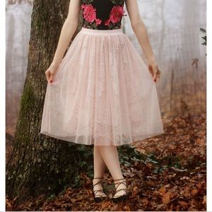 Nude tulle skirt with lace underlay